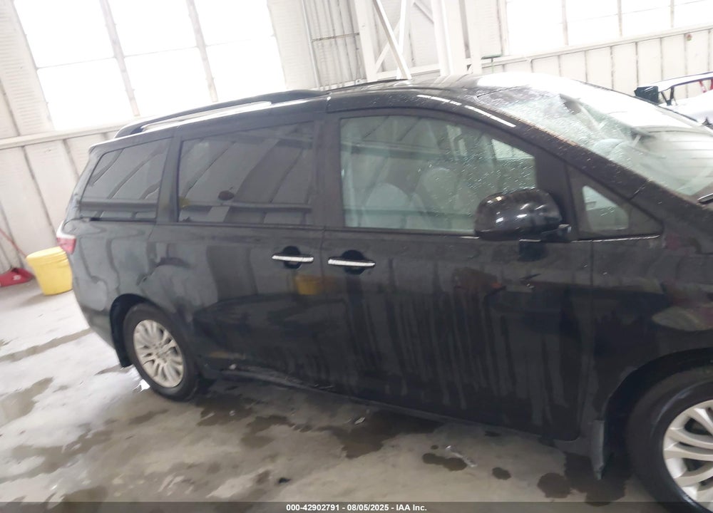 2017 TOYOTA SIENNA XLE 8 PASSENGER VIN: 5TDYZ3DCXHS812364