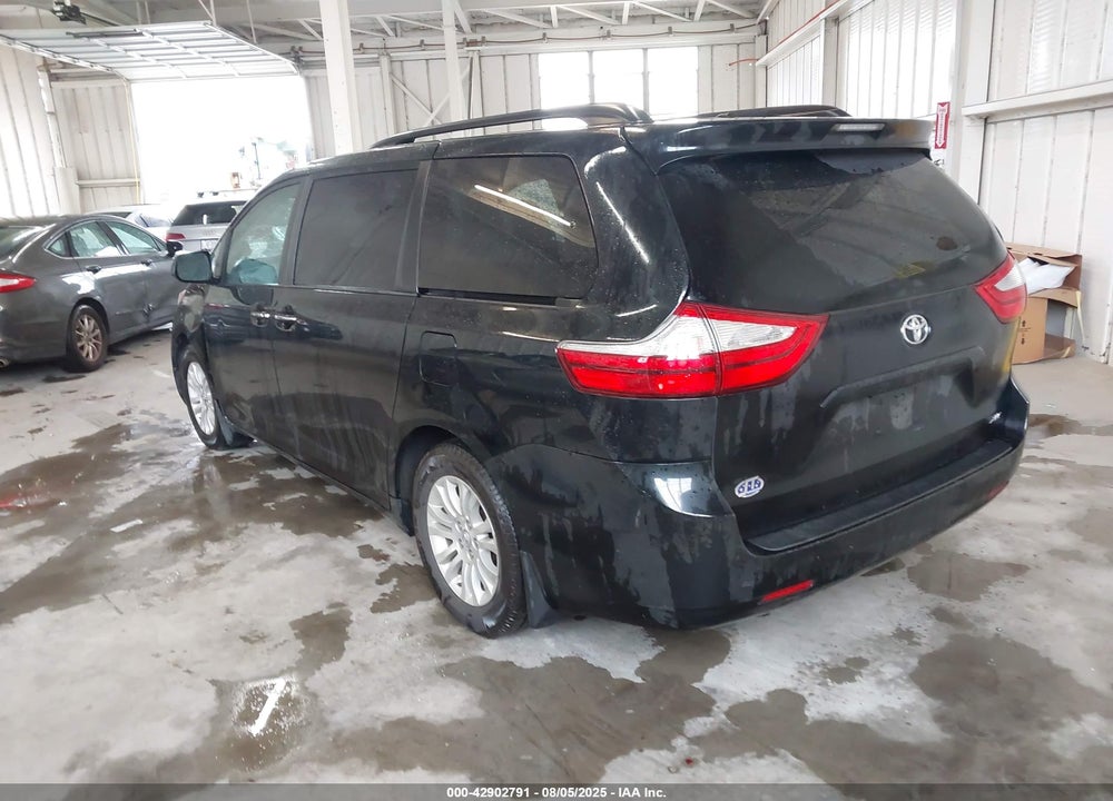 2017 TOYOTA SIENNA XLE 8 PASSENGER VIN: 5TDYZ3DCXHS812364