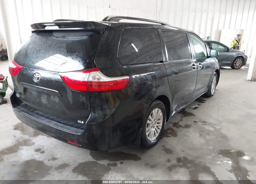 2017 TOYOTA SIENNA XLE 8 PASSENGER VIN: 5TDYZ3DCXHS812364