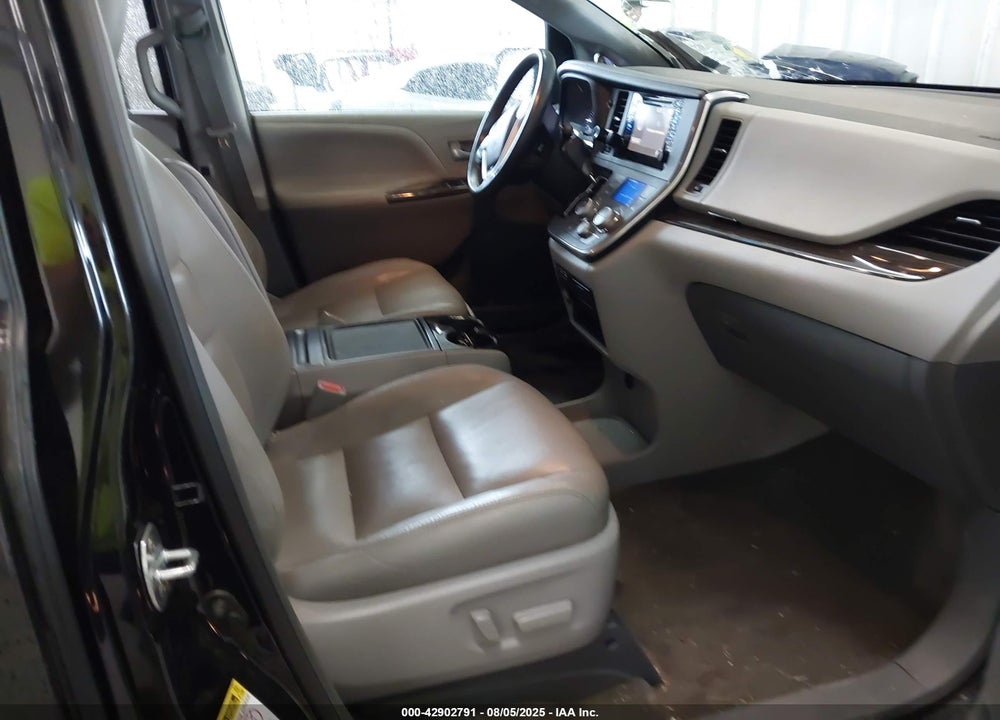 2017 TOYOTA SIENNA XLE 8 PASSENGER VIN: 5TDYZ3DCXHS812364