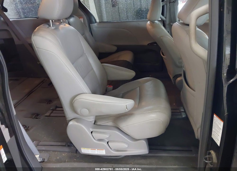 2017 TOYOTA SIENNA XLE 8 PASSENGER VIN: 5TDYZ3DCXHS812364