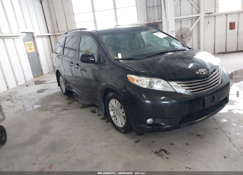 2017 TOYOTA SIENNA XLE 8 PASSENGER VIN: 5TDYZ3DCXHS812364