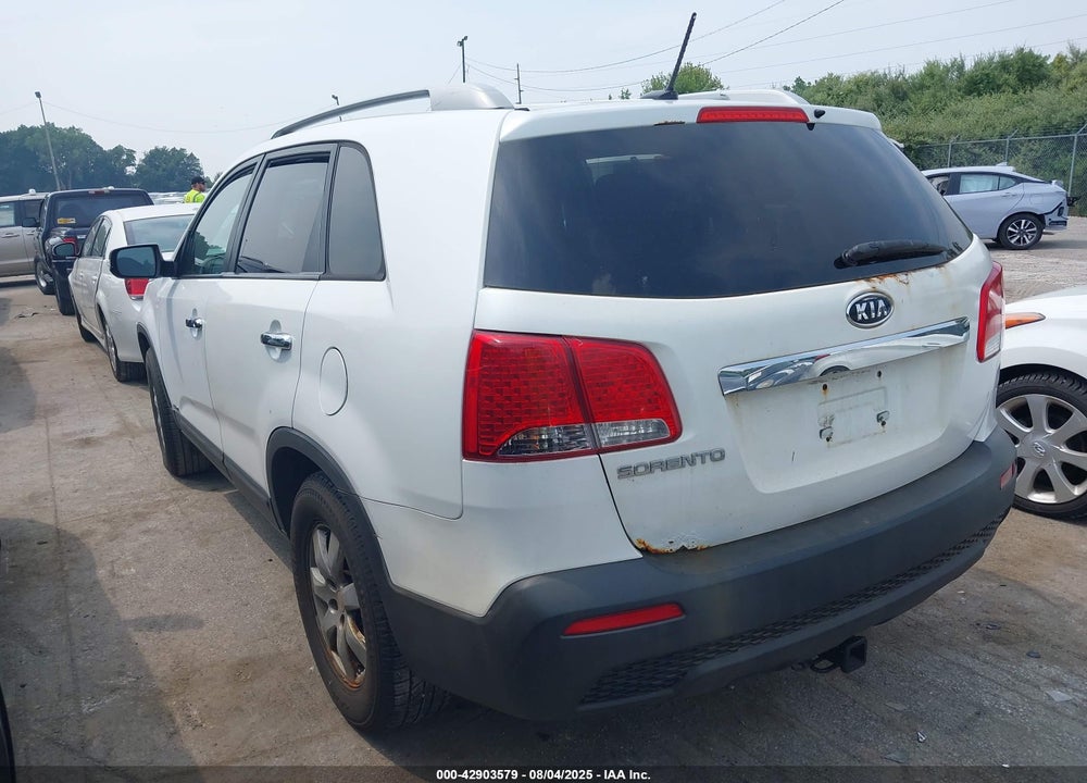 2011 KIA SORENTO VIN: 5XYKTDA29BG160107