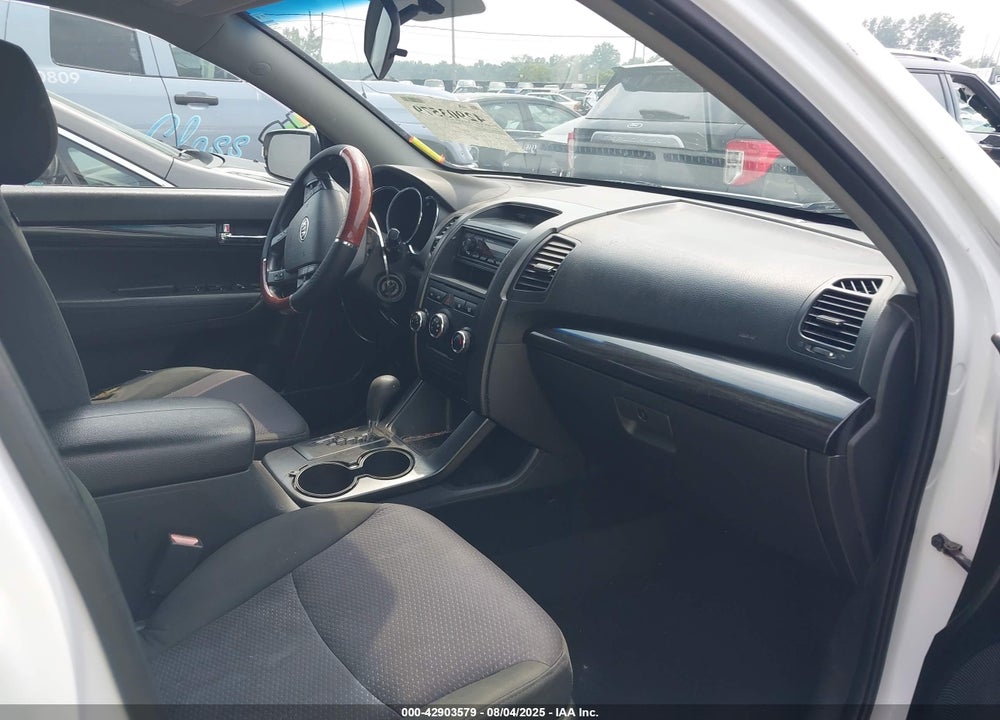 2011 KIA SORENTO VIN: 5XYKTDA29BG160107