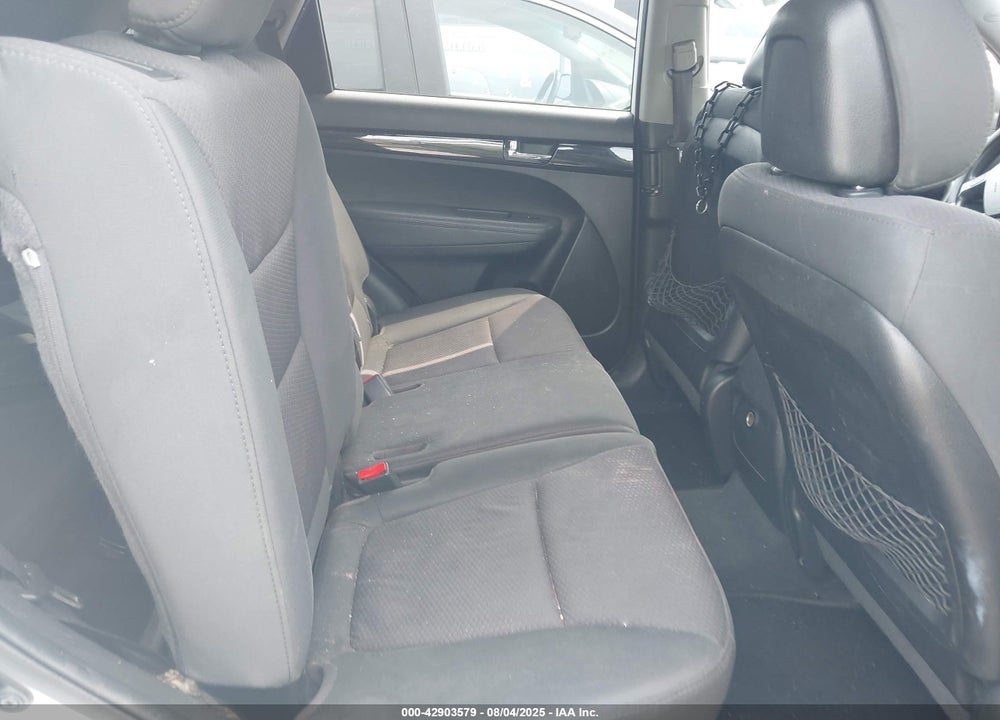 2011 KIA SORENTO VIN: 5XYKTDA29BG160107
