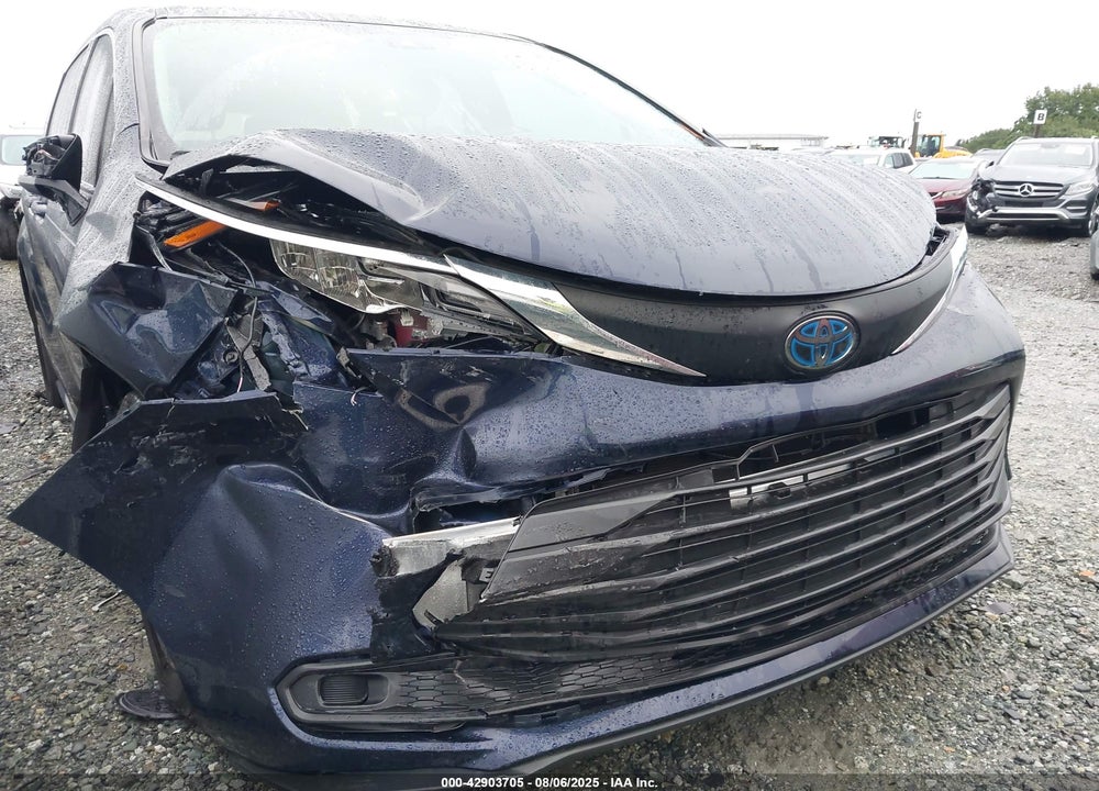 2021 TOYOTA SIENNA LE VIN: 5TDKRKEC8MS030587