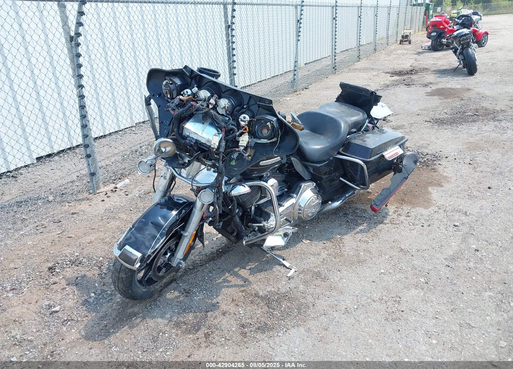 2011 HARLEY-DAVIDSON FLHTK VIN: 1HD1KEM14BB665777