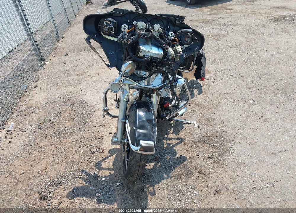 2011 HARLEY-DAVIDSON FLHTK VIN: 1HD1KEM14BB665777