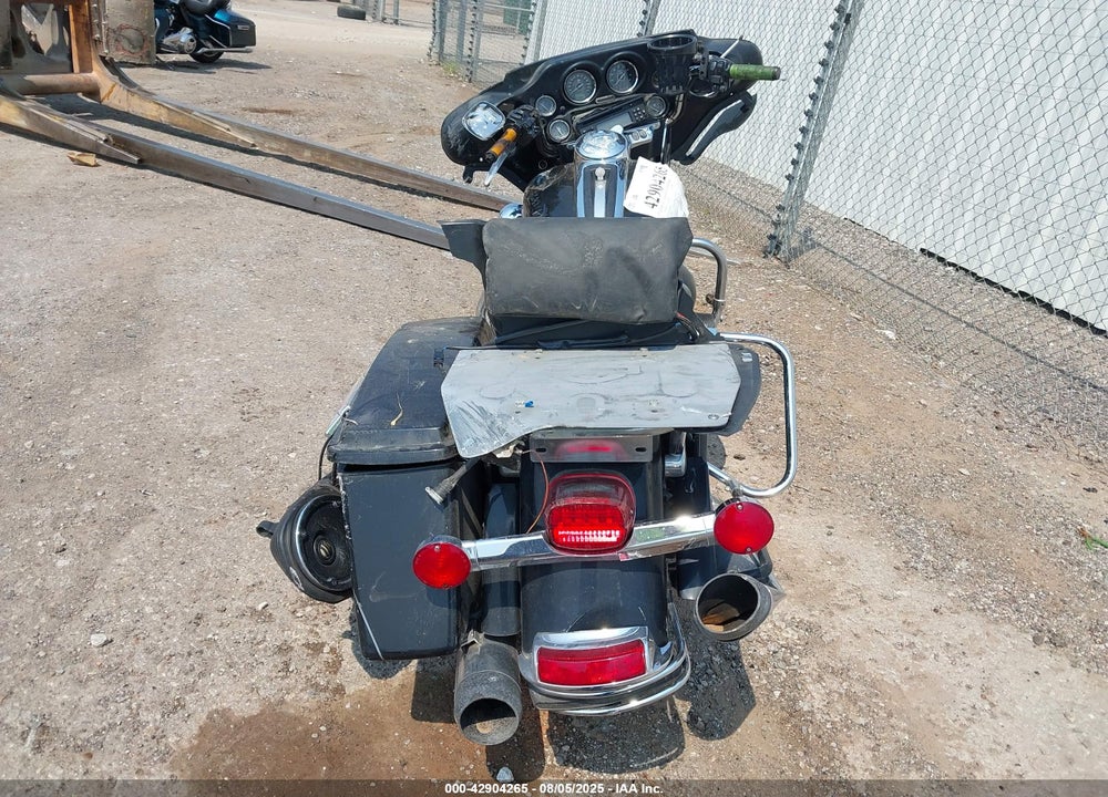 2011 HARLEY-DAVIDSON FLHTK VIN: 1HD1KEM14BB665777