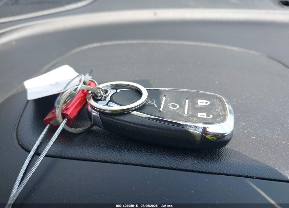 2018 CHEVROLET EQUINOX LT VIN: 2GNAXJEV8J6205494