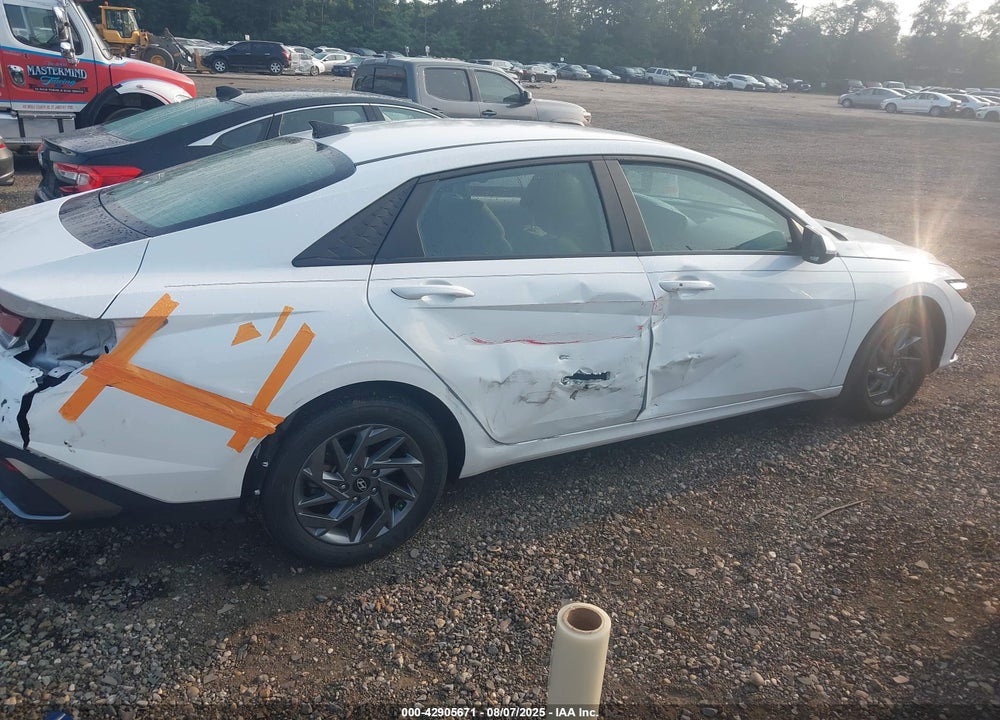 2024 HYUNDAI ELANTRA VIN: KMHLM4DG3RU676167