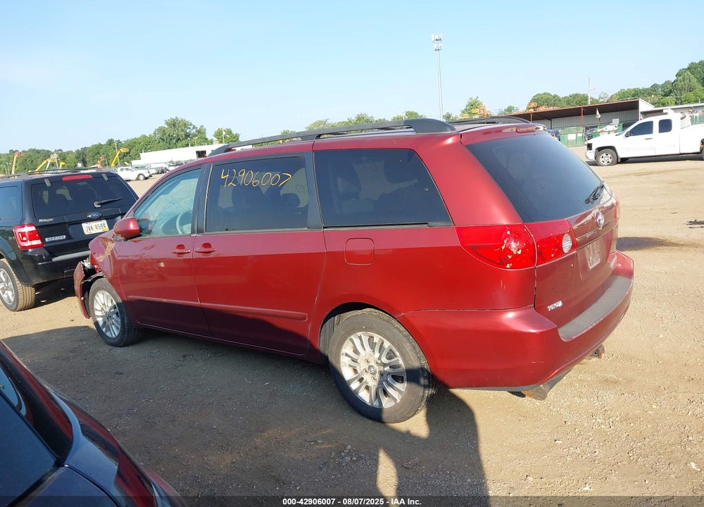 2010 TOYOTA SIENNA XLE VIN: 5TDYK4CC4AS305512