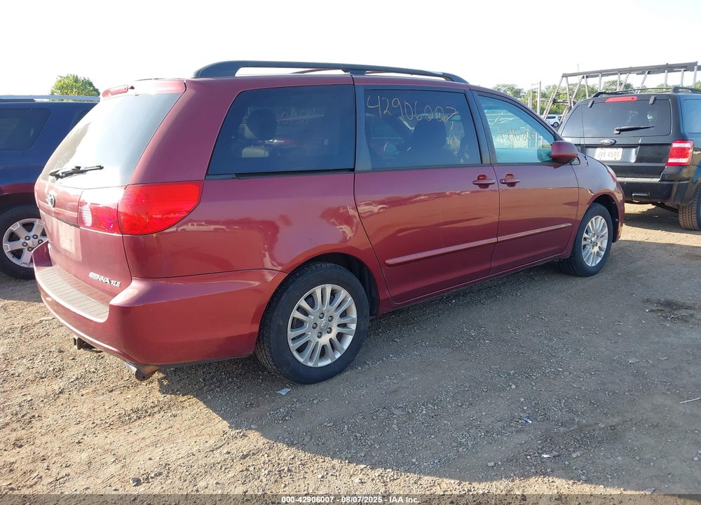 2010 TOYOTA SIENNA XLE VIN: 5TDYK4CC4AS305512