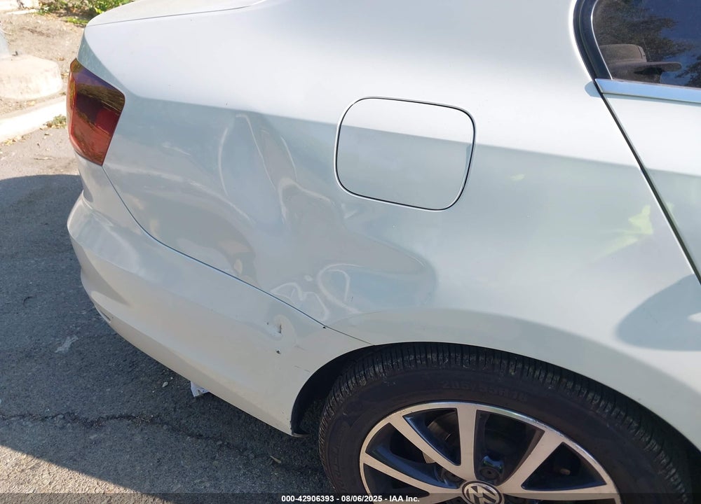 2017 VOLKSWAGEN JETTA VIN: 3VWDB7AJ8HM204885