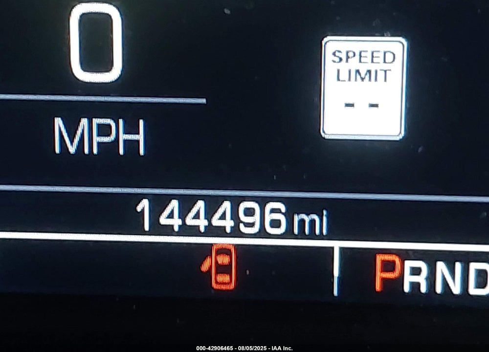 2018 CHEVROLET SUBURBAN VIN: 1GNSCHKCXJR201592