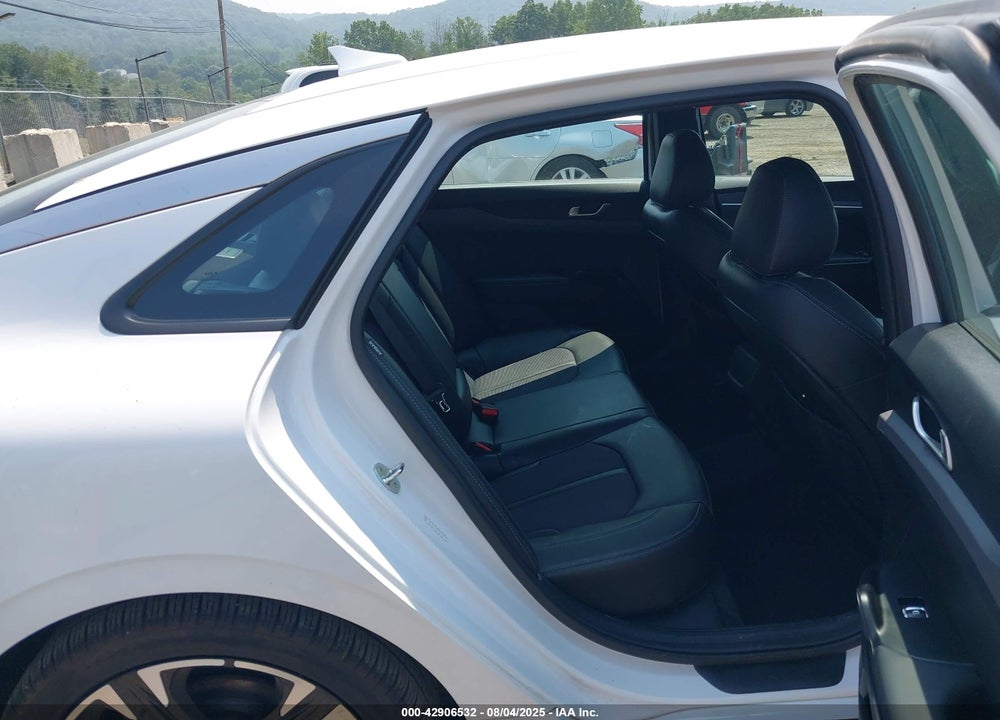 2022 KIA K5 VIN: 5XXG64J28NG144874
