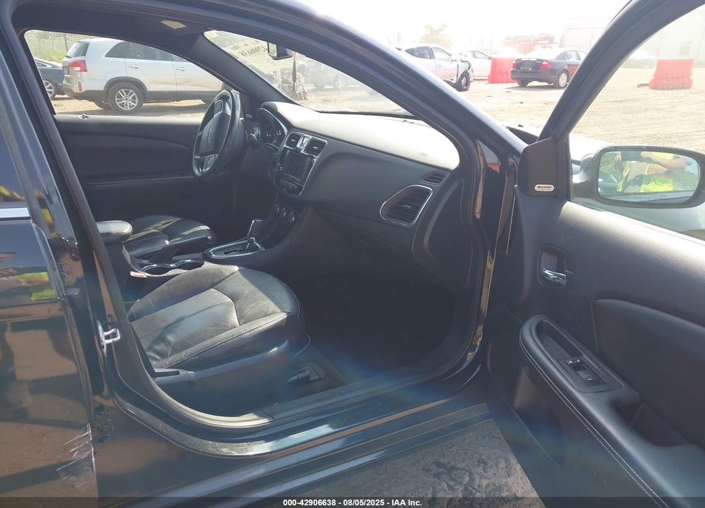 2011 CHRYSLER 200 VIN: 1C3BC2FG4BN517960