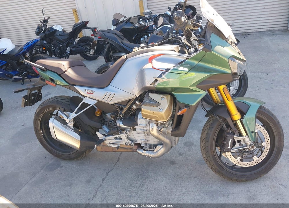 2024 MOTO GUZZI V100 MANDELLO S VIN: ZGUMGUB04RM000376