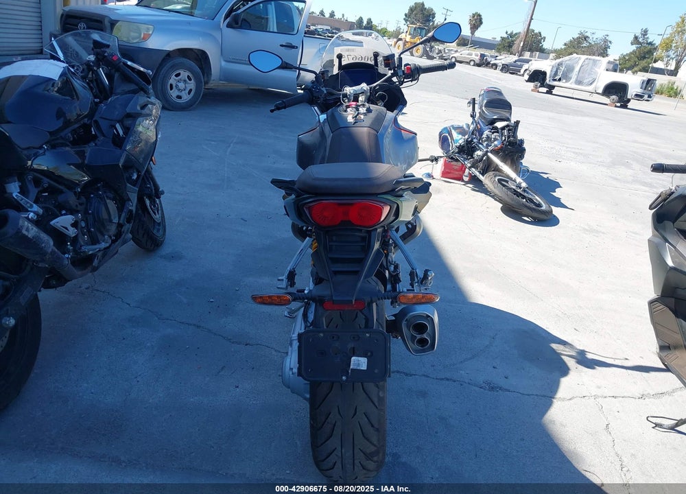 2024 MOTO GUZZI V100 MANDELLO S VIN: ZGUMGUB04RM000376