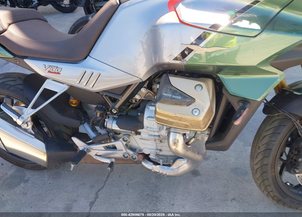 2024 MOTO GUZZI V100 MANDELLO S VIN: ZGUMGUB04RM000376