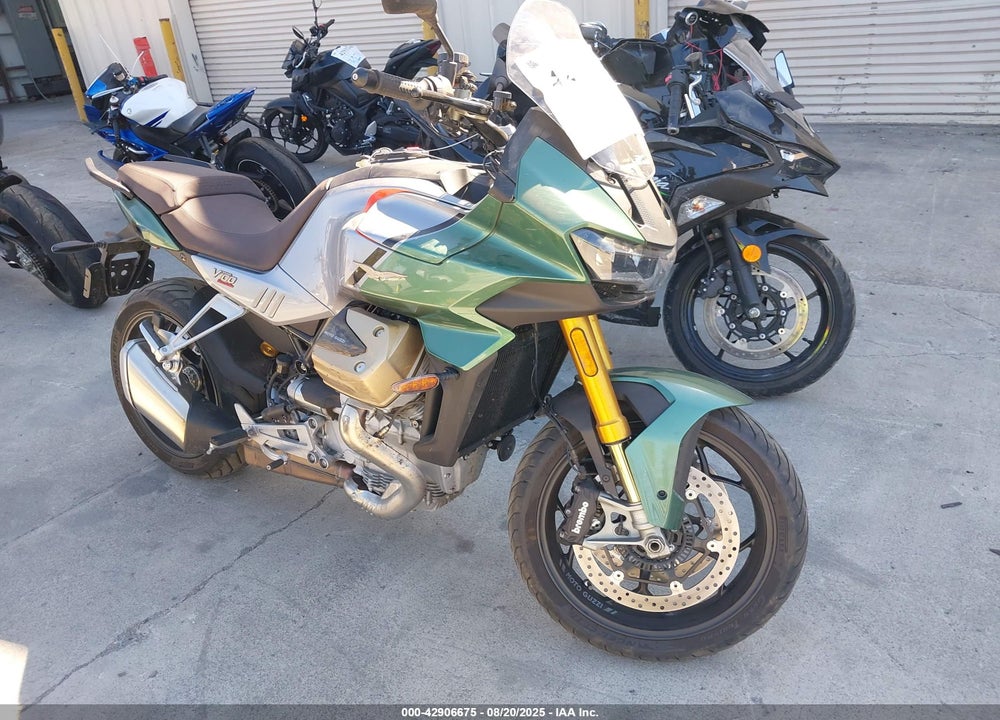 2024 MOTO GUZZI V100 MANDELLO S VIN: ZGUMGUB04RM000376
