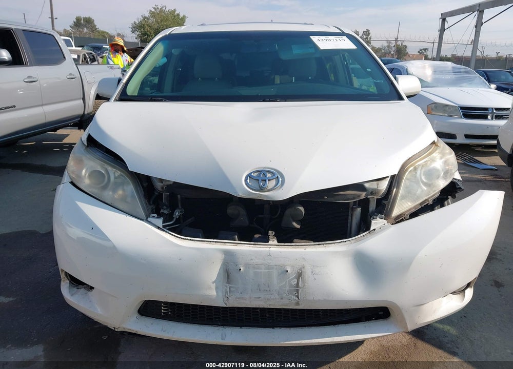 2017 TOYOTA SIENNA XLE PREMIUM 8 PASSENGER VIN: 5TDYZ3DC6HS797183