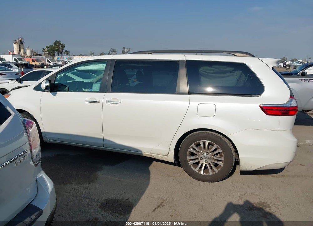 2017 TOYOTA SIENNA XLE PREMIUM 8 PASSENGER VIN: 5TDYZ3DC6HS797183