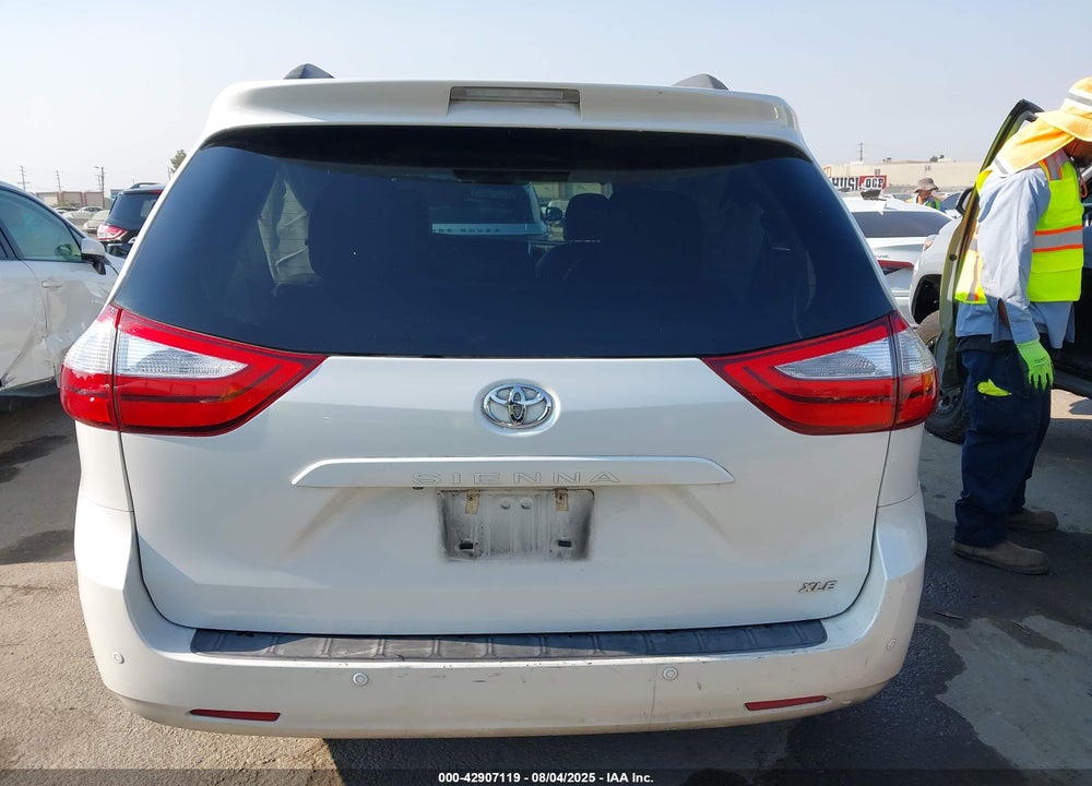 2017 TOYOTA SIENNA XLE PREMIUM 8 PASSENGER VIN: 5TDYZ3DC6HS797183