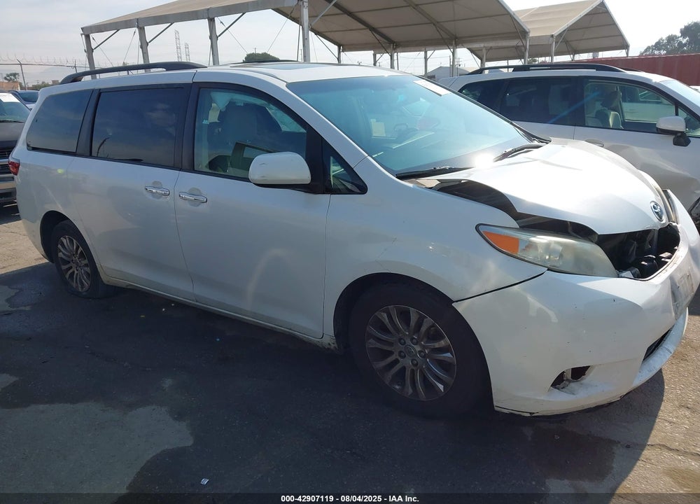 2017 TOYOTA SIENNA XLE PREMIUM 8 PASSENGER VIN: 5TDYZ3DC6HS797183