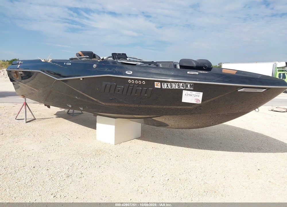 2022 MALIBU 25 LSV VIN: MB2H5525A222