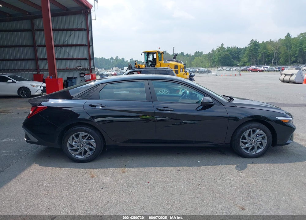 2024 HYUNDAI ELANTRA VIN: KMHLM4DG5RU812976