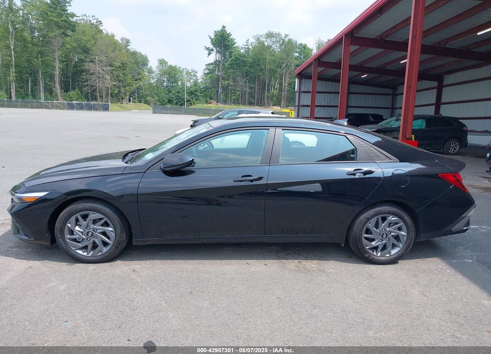 2024 HYUNDAI ELANTRA VIN: KMHLM4DG5RU812976