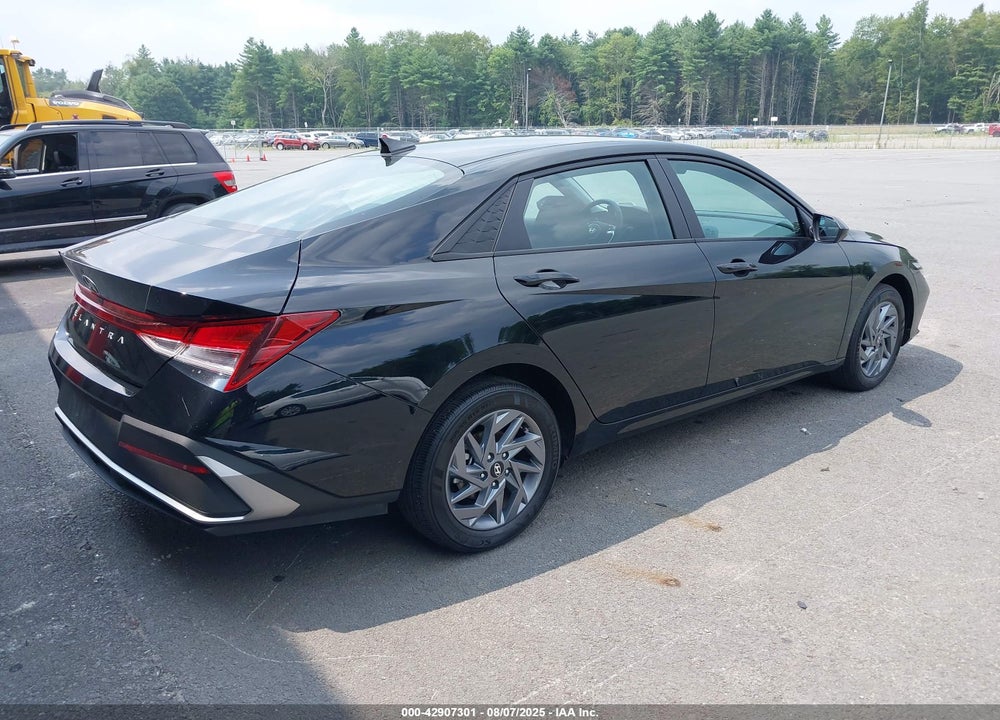 2024 HYUNDAI ELANTRA VIN: KMHLM4DG5RU812976
