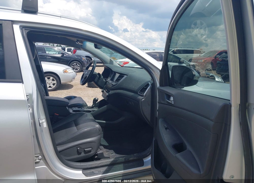 2017 HYUNDAI TUCSON SE PLUS VIN: KM8J3CA47HU475398