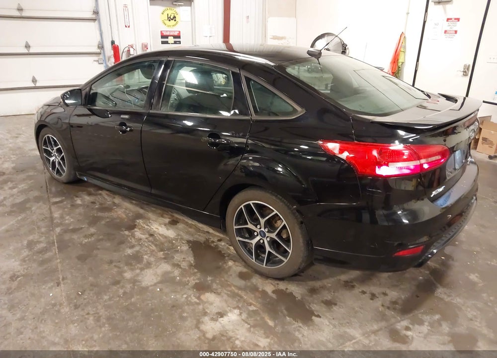 2016 FORD FOCUS VIN: 1FADP3F2XGL262601