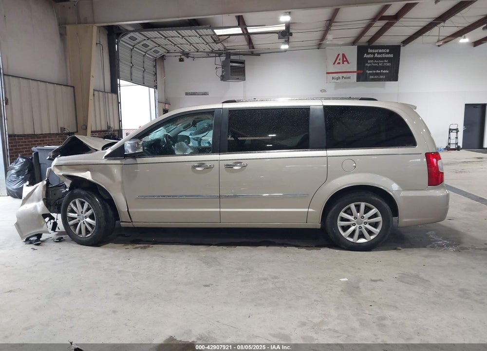 2015 CHRYSLER TOWN & COUNTRY LIMITED PLATINUM VIN: 2C4RC1GG2FR639101