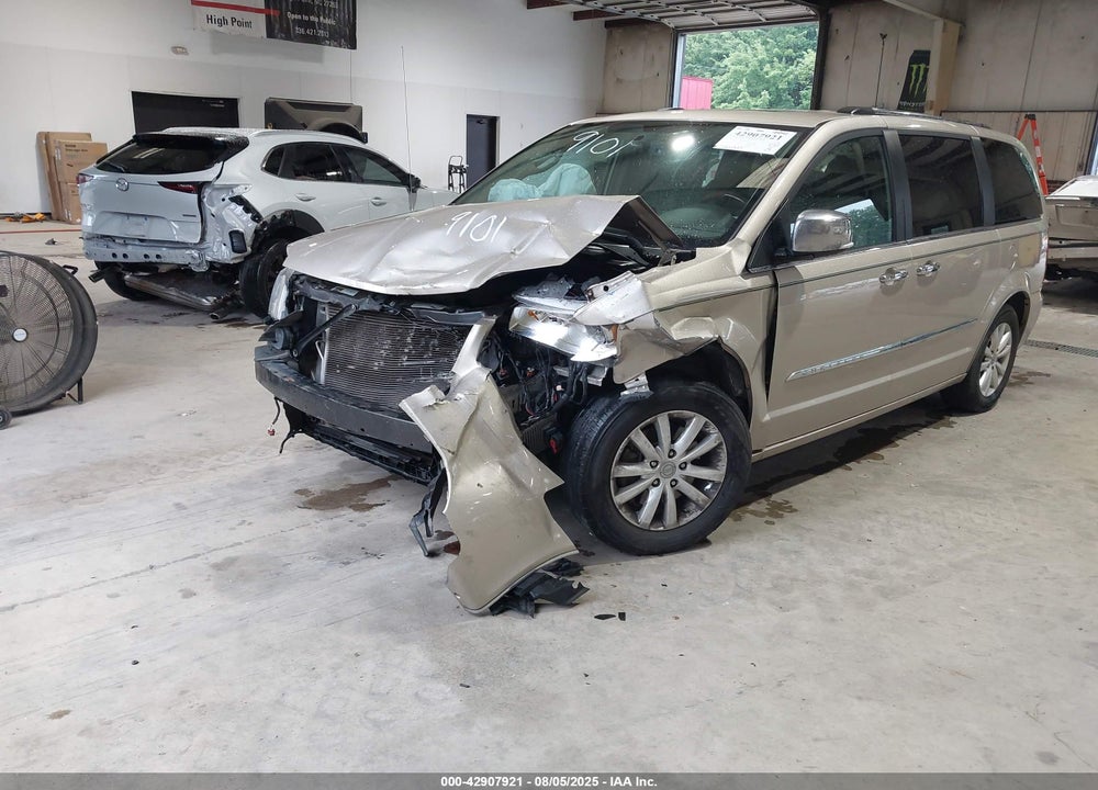 2015 CHRYSLER TOWN & COUNTRY LIMITED PLATINUM VIN: 2C4RC1GG2FR639101
