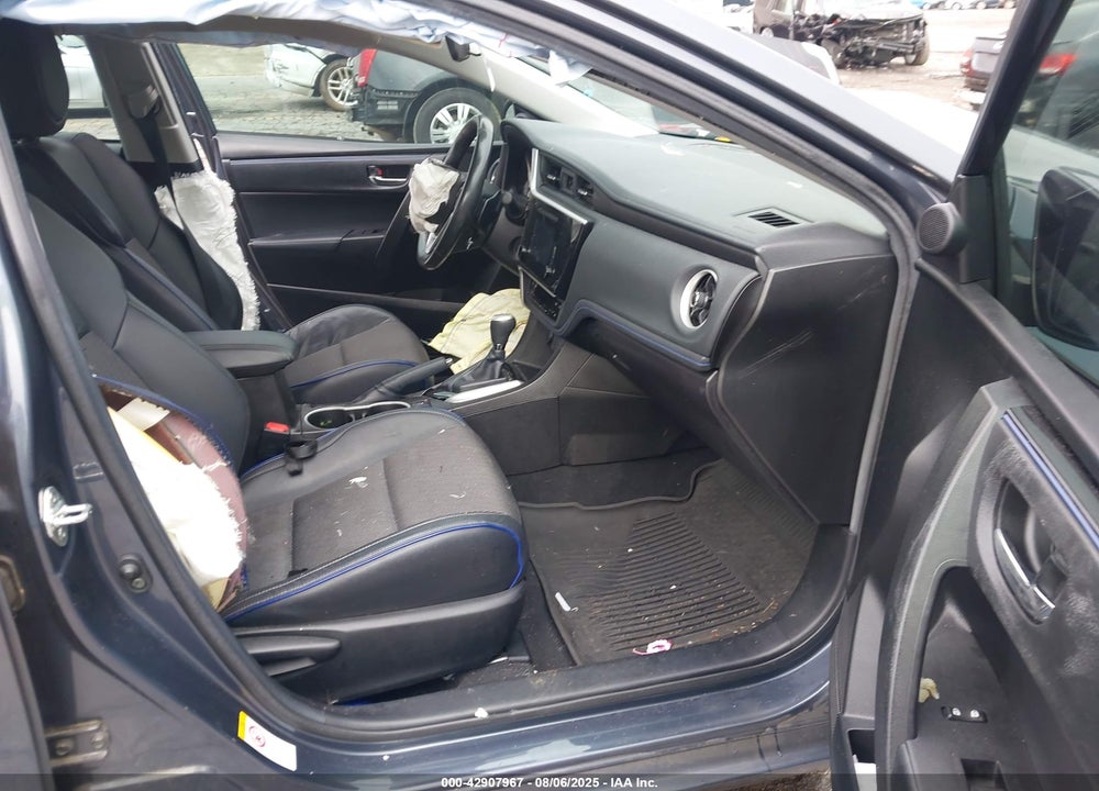 2018 TOYOTA COROLLA VIN: 5YFBURHE4JP840033