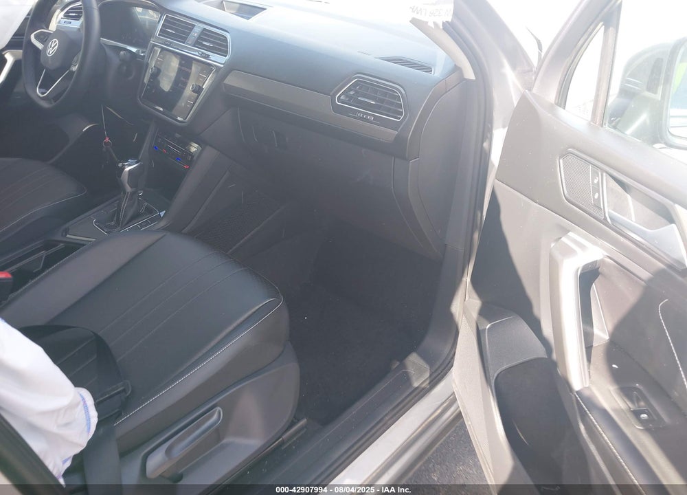 2023 VOLKSWAGEN TIGUAN VIN: 3VV3B7AX7PM116445