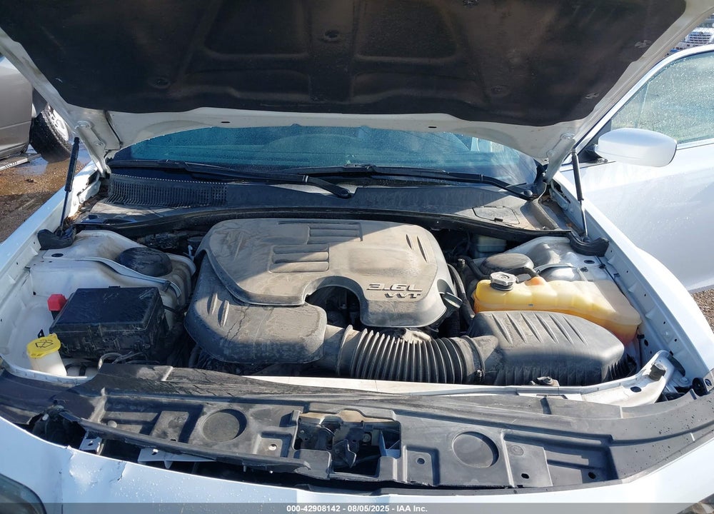 2013 CHRYSLER 300 VIN: 2C3CCABG4DH739107