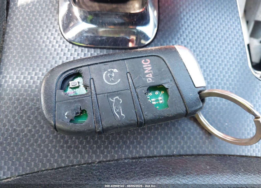 2013 CHRYSLER 300 VIN: 2C3CCABG4DH739107