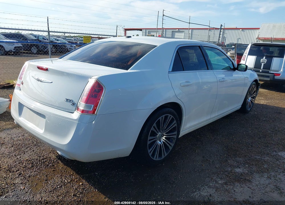2013 CHRYSLER 300 VIN: 2C3CCABG4DH739107