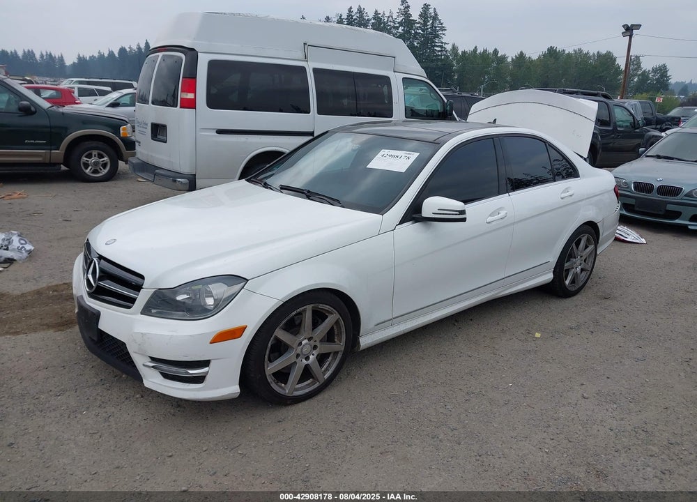 2013 MERCEDES-BENZ C 300 SPORT 4MATIC VIN: WDDGF8AB1DR253427