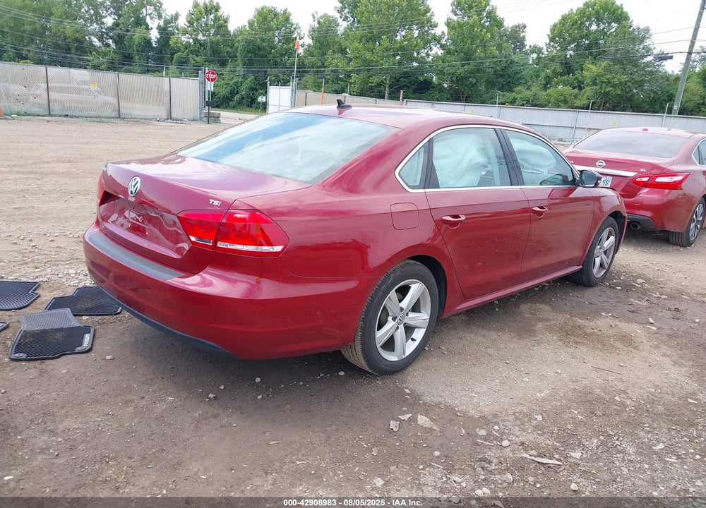 2015 VOLKSWAGEN PASSAT VIN: 1VWAS7A38FC082919