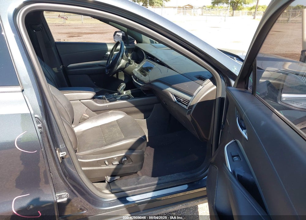 2019 CADILLAC XT4 VIN: 1GYFZCR41KF119323