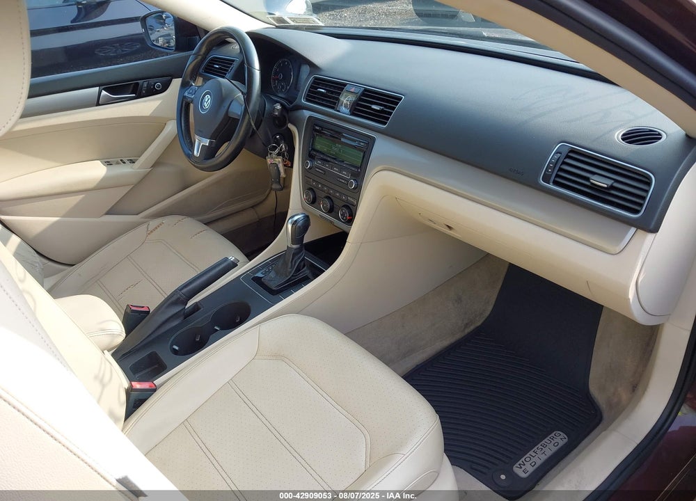 2014 VOLKSWAGEN PASSAT VIN: 1VWAP7A33EC018044