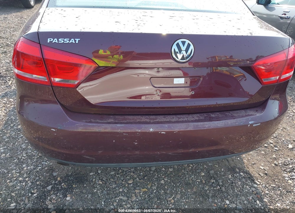 2014 VOLKSWAGEN PASSAT VIN: 1VWAP7A33EC018044