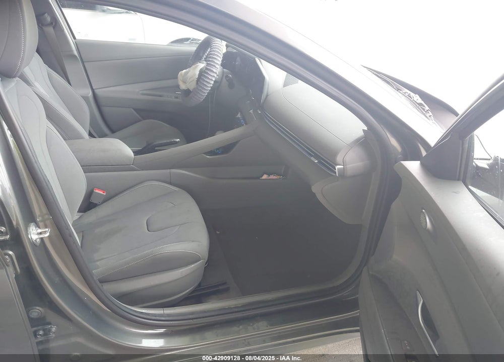 2024 HYUNDAI ELANTRA SEL VIN: KMHLM4DG3RU766175