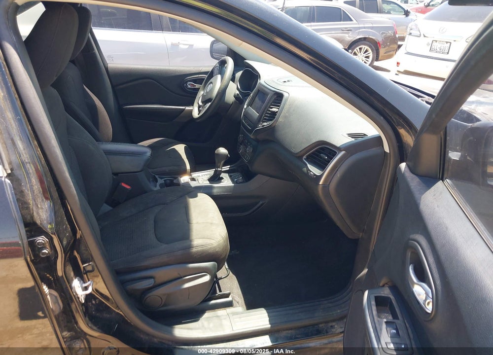 2019 JEEP CHEROKEE VIN: 1C4PJLCB7KD148099