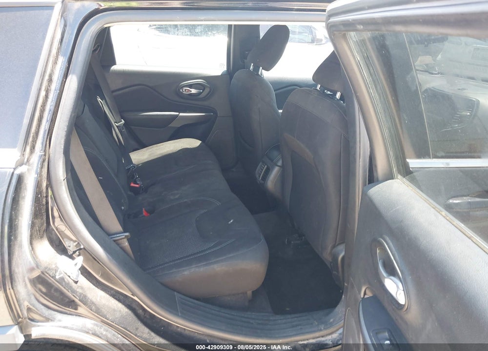 2019 JEEP CHEROKEE VIN: 1C4PJLCB7KD148099